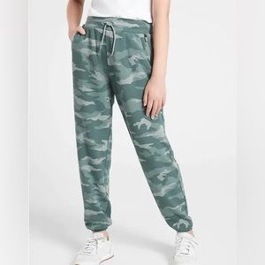 ATHLETA GIRL WARM UP SAGE CAMO JOGGER PANTS YOUTH LARGE